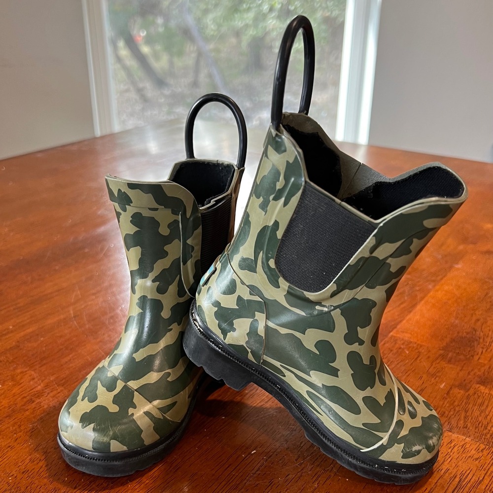 TOMS Kids Camo Rain Boots Pull On Chelsea Style Size T5